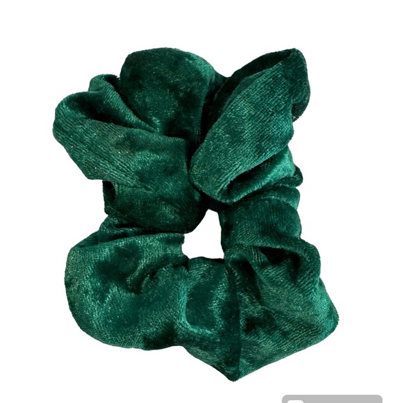 Set of 4 holiday hair scrunchies - Picture 3 of 6